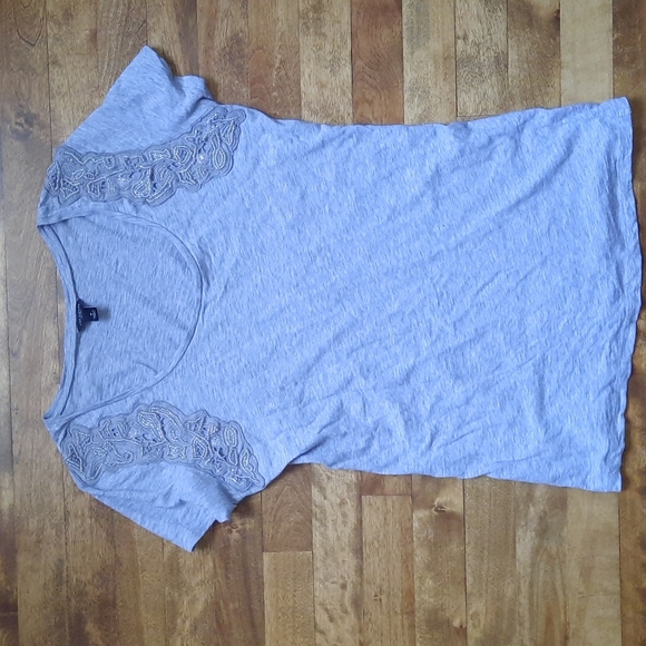 Ann Taylor Scoop Neck Beaded Tshirt Medium - Picture 2 of 4
